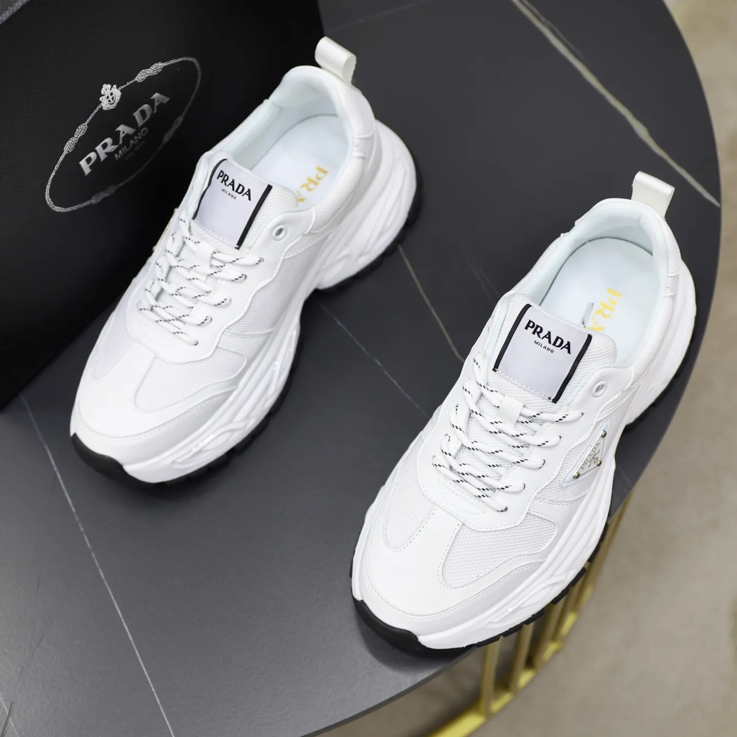 Ex-factory price: 462💰🙅‍♂️🙅‍♂️🙅‍♂️ Brand: PRADA Standard code: 38-44 (45 customized) Grade: Same as the official website Material: Original material splicing Comfortable and breathable lining Lightweight and wear-resistant sports outsole Style category: Men's fashionable casual shoes Running sneakers Distinguished luxury brand elements Top luxury Color: actual picture color